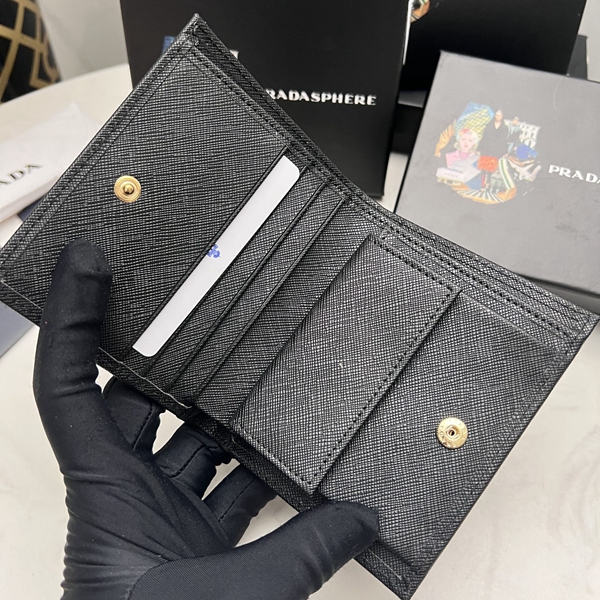 プラダ財布コピー内部構造